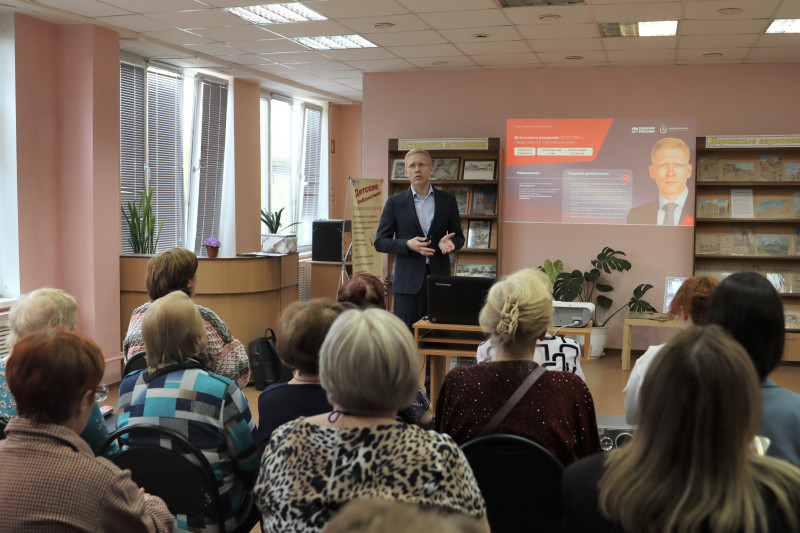 «Муниципальные депутаты - первые на рубеже общения с избирателями, поэтому моя депутатская работа строится на пожеланиях избирателей», - Евгений Костин