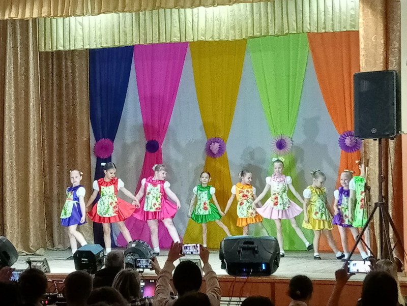 «Звёздная россыпь талантов»: яркий отчётный концерт в микрорайоне Доскино