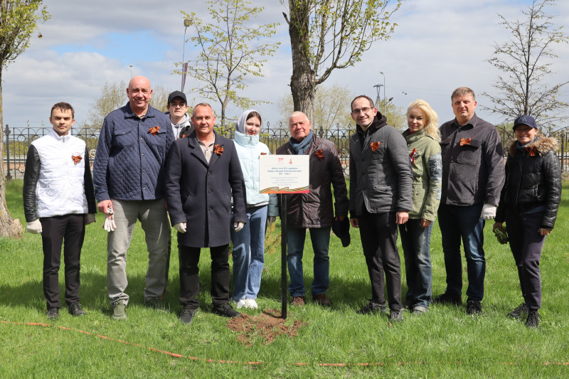 «Деревья, которые мы посадили в честь 80-летия Победы станут частью нашего города, напоминая будущим поколениям о великой истории  и значении единства», – Евгений Чинцов