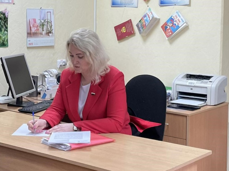 Вопросы ЖКХ и финансирования библиотечных мероприятий поступили в ходе личного приема депутату Юлии Мантуровой