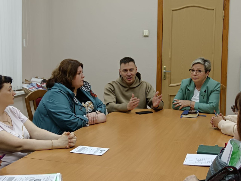 Роман Пономаренко обсудил развитие округа  с социальными участковыми