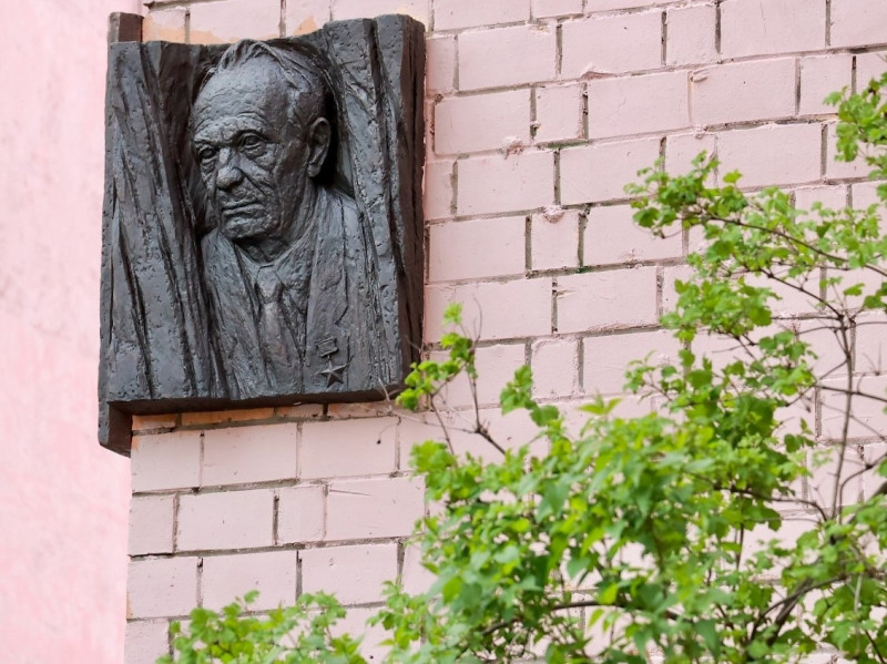 Мемориальную доску Герою Советского Союза, Почетному гражданину Нижегородской области Александру Кузнецову открыли в Нижнем Новгороде