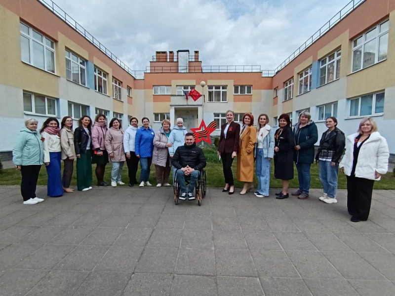 Роман Пономаренко обсудил развитие детского сада №45 с педагогическим коллективом