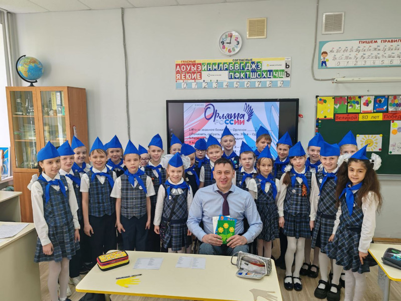 Роман Пономаренко провел «Разговор о важном» для второклассников школы №137 Автозаводского района