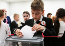 Оксана Смолина в игровой форме познакомила школьников с тонкостями избирательного процесса