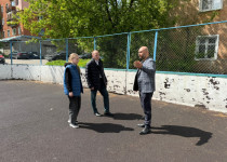 Владимир Поддымников-Гордеев оценил состояние спортплощадки в Кемеровском переулке