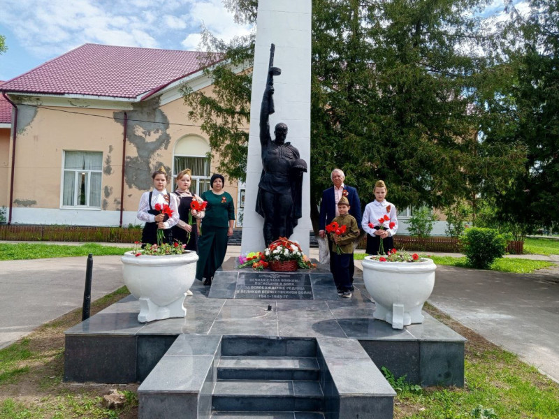 Мероприятия в честь 80-летия Победы в Великой Отечественной войне прошли на территории ТОС №15 микрорайона «Доскино»