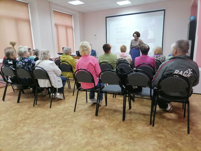 На территории ТОС № 3 прошел праздничный концерт ко Дню соседей в библиотеке им. В.В. Бианки