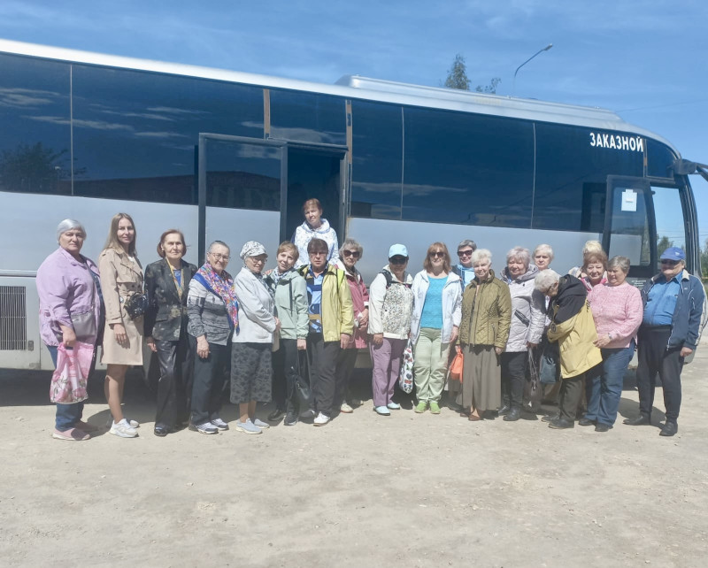 Ольга Балакина организовала экскурсию в село Казаково для активных жителей округа