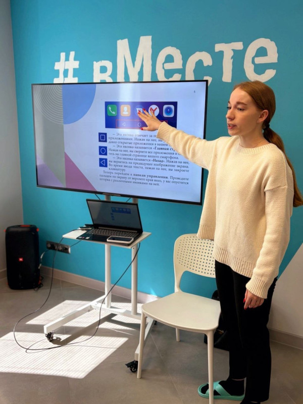 Для жителей ТОС № 10 «Мончегорский» продолжаются курсы «Серебряный хакер»