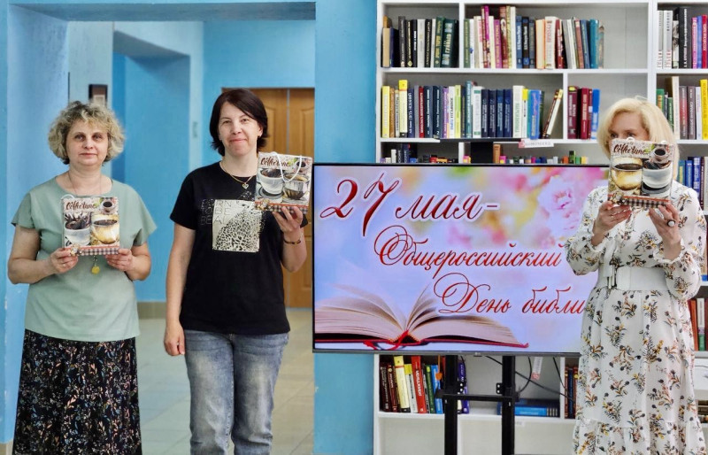 Ольга Балакина поздравила сотрудников Библиотеки имени В.Г. Короленко с их профессиональным праздником