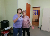 Клуб любителей караоке в ТОС №3 дарит жителям ностальгию и радость