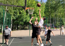 ВПЕРВЫЕ В ЧЕСТЬ ДНЯ СОСЕДЕЙ