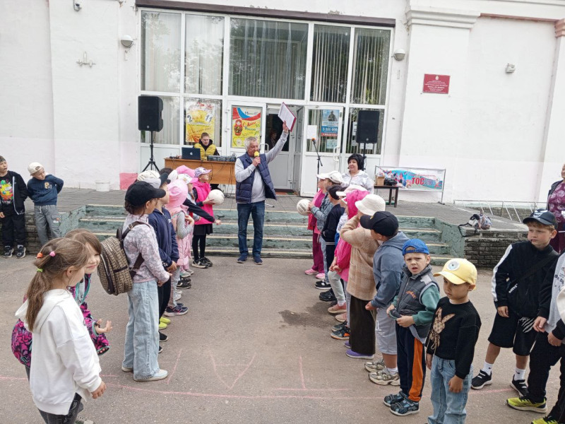 Развлекательно-игровая программа для детей прошла на территории ТОС №15 микрорайона «Доскино»