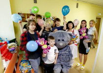 «Коробка храбрости»: ТОС №6 устроил праздник для маленьких пациентов Детской городской больницы №25