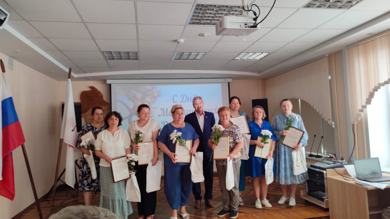 Марк Фельдман поздравил медицинских работников с профессиональным праздником