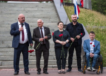 Депутаты Автозаводского района вместе с жителями почтили память погибших в годы Великой Отечественной войны