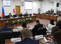 Депутаты приняли решение о присвоении почетных званий 45 нижегородцам по девяти социально значимым профессиям