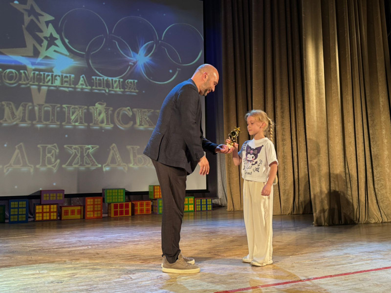 Владимир Поддымников-Гордеев наградил лучших учеников Приокского района