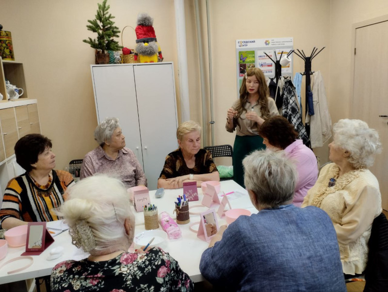В ТОС № 1 продолжаются «Уроки красоты» для серебряного возраста