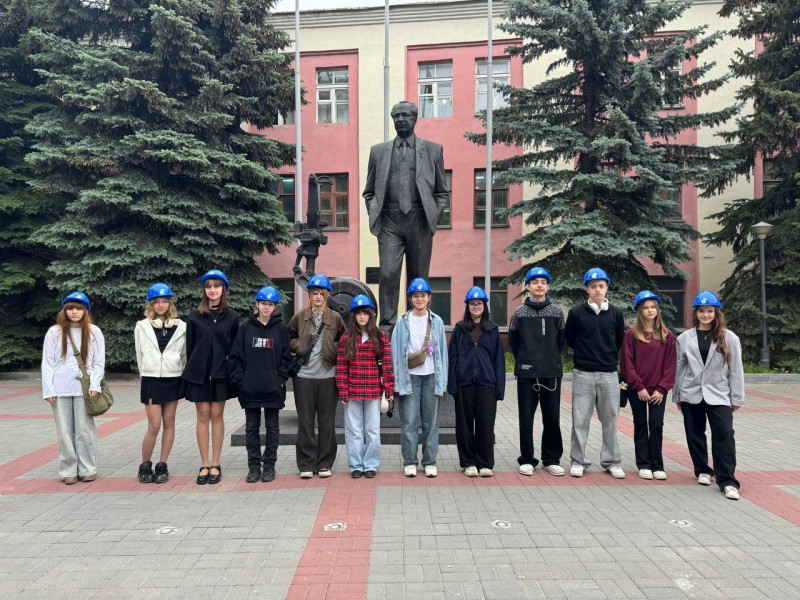 Сергей Пляскин инициировал экскурсию на НАО «Гидромаш»  имени В.И.Лузянина для учеников девятых классов