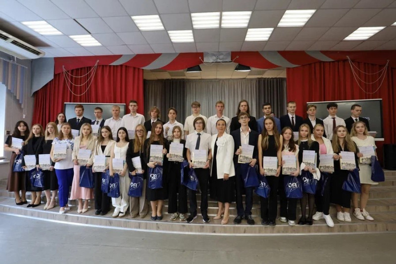 Оксана Смолина приняла участие в торжественном мероприятии,  посвященном чествованию отличников Ленинского района