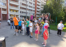 На территории ТОС №16 поселка Мостоотряд прошел праздник в рамках проекта «Играем вместе»