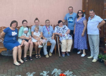 В поселке Новое Доскино поздравили семью Шаровых с Днем семьи, любви и верности