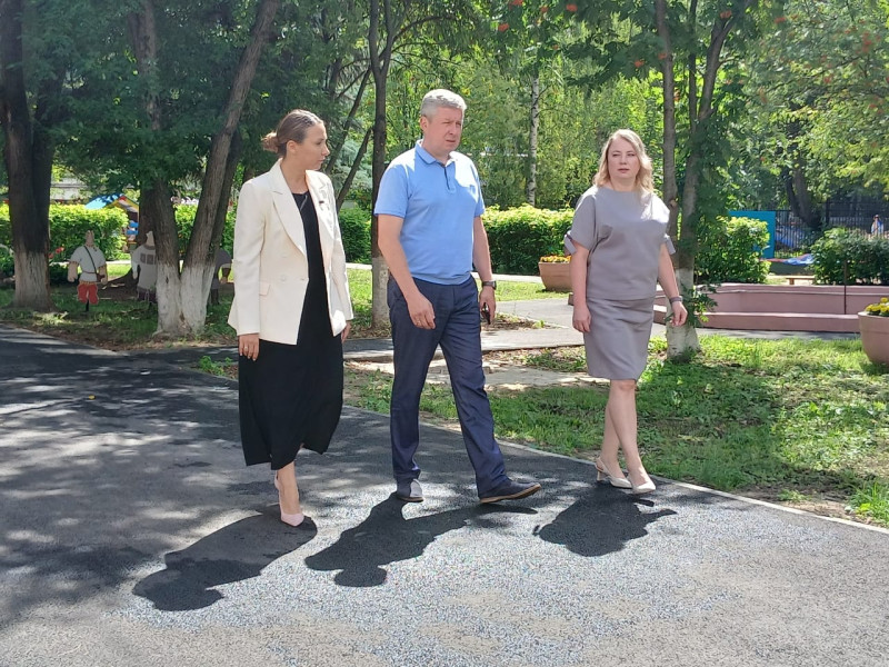 «Развитие и поддержка объектов сферы образования – одно из приоритетных направлений работы депутатского корпуса и администрации города», – Оксана Смолина