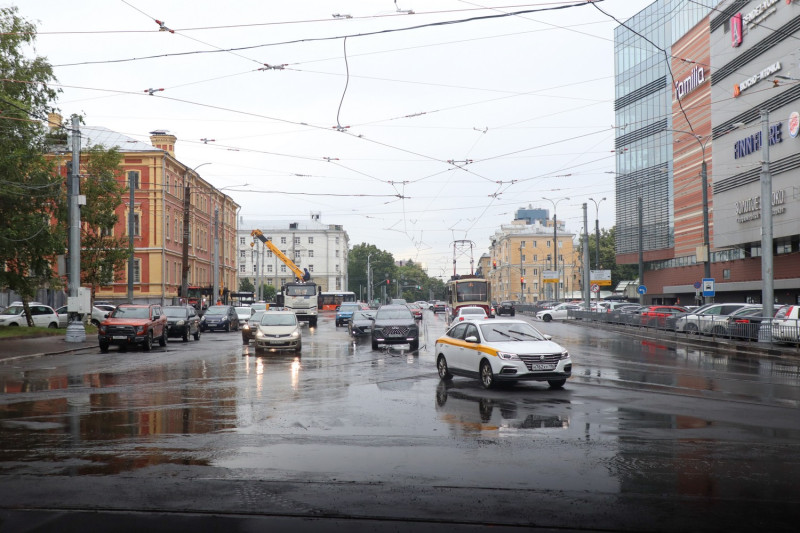 Марк Фельдман оценил качество работ по замене трамвайных путей на пересечении улиц Белинского и Кулибина