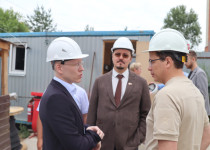 Евгений Костин и Михаил Иванов проверили ход строительства дома для расселения ветхого фонда