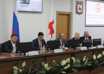 «Я, как и все нижегородцы вижу, как изменился и похорошел Нижний Новгород, и вижу почти за каждым позитивным изменением работу городской Думы», - Евгений Чинцов