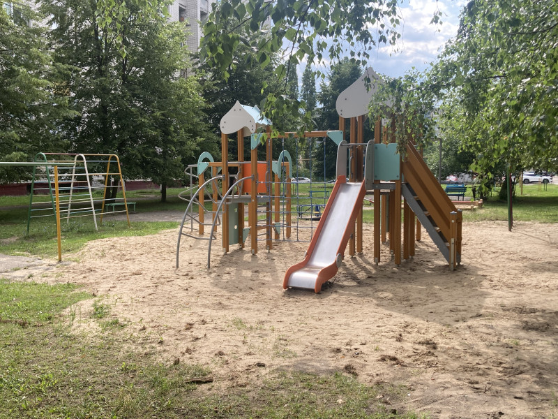 Жители Северного поселка благодарят Карима Ибрагимова за установку детского городка во дворе жилого дома