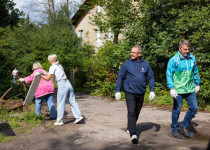 Евгений Чинцов и Марк Фельдман присоединились к субботнику  на территории Советского района