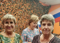 Из одного металла льют медаль за бой, медаль за труд!