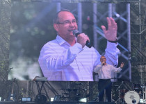 «Под девизом «Герои среди нас» мы чествуем тех, кто отстоял и оберегает наш мир: ветеранов, тружеников тыла, героев нашего времени», - Евгений Чинцов