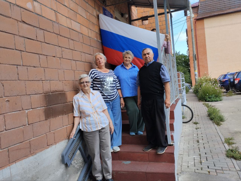 Символ единства и гордости: Автозаводские ТОСы поздравляют с Днем Государственного флага России