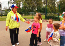 Для жителей ТОС №10 «Мончегорский» прошел тематический час, посвященный Дню Российского флага