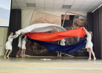 «Российский триколор олицетворяет славную историю, великие достижения и светлое будущее России», - Алексей Кожухов