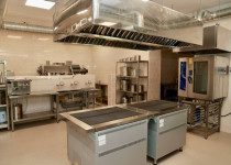 Юрий Ерофеев и Татьяна Дружинина приняли участие в объезде отремонтированных школьных пищеблоков