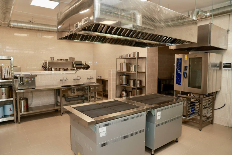 Юрий Ерофеев и Татьяна Дружинина приняли участие в объезде отремонтированных школьных пищеблоков