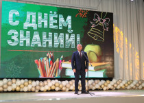 Евгений Чинцов посетил торжественные линейки в нижегородских школах