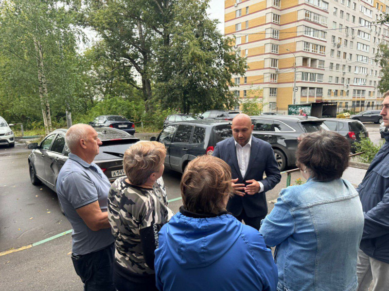 Владимир Поддымников-Гордеев проводит встречи с жителями во дворах микрорайонов Приокского района