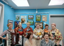 Хор «РетроТОС микрорайона по улицам Коминтерна-Свободы и поселка Володарский открыл 27 сезон