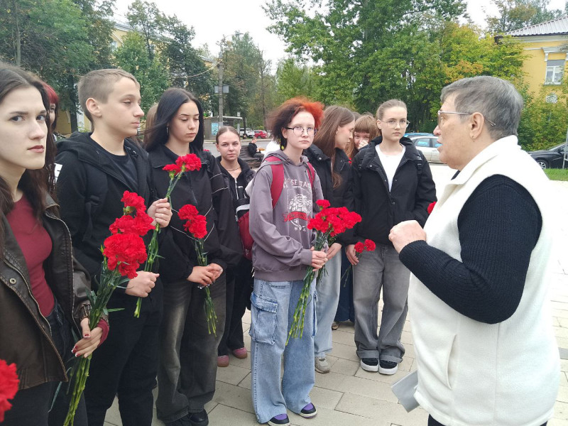 В Московском районе продолжаются экскурсии по улице «Второго Суворова» …