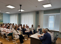 Марк Фельдман встретился с коллективом городской поликлиники № 30