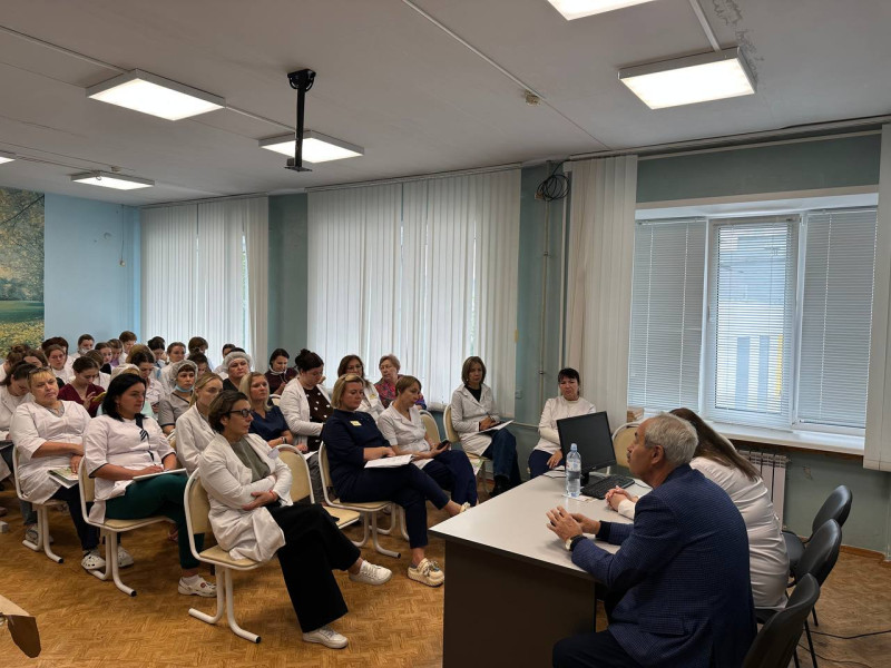 Марк Фельдман встретился с коллективом городской поликлиники № 30