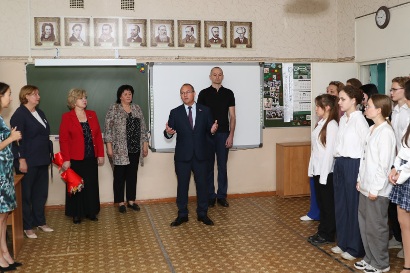 «Важно, чтобы школьники изучали историю, разбирались в проблемах современности и были готовы ответить на ее вызовы», - Евгений Чинцов