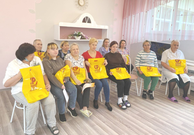 Алексей Кожухов поздравил воспитателей детского сада