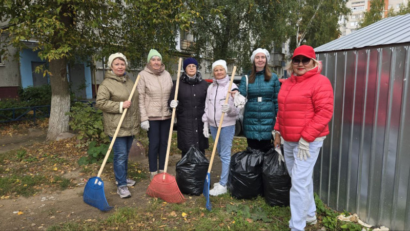 На территории ТОС №10 «Мончегорский» прошел субботник в рамках акции «Зелёная Россия»
